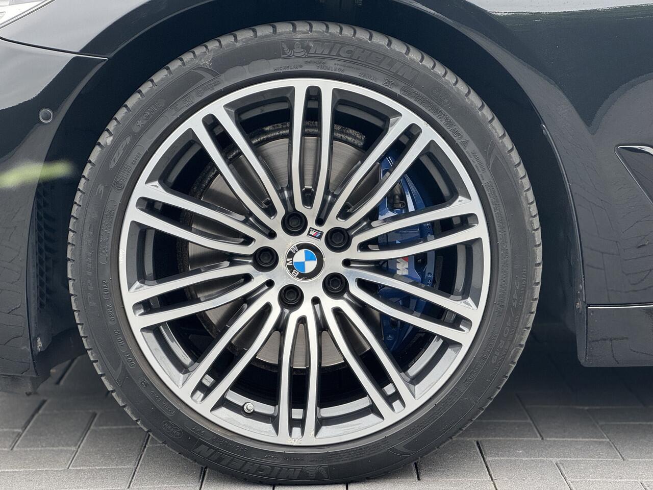 BMW 5-SERIE Touring 530i xDrive M Sport High Executive | Panorama | HUD | 19" | Keyless