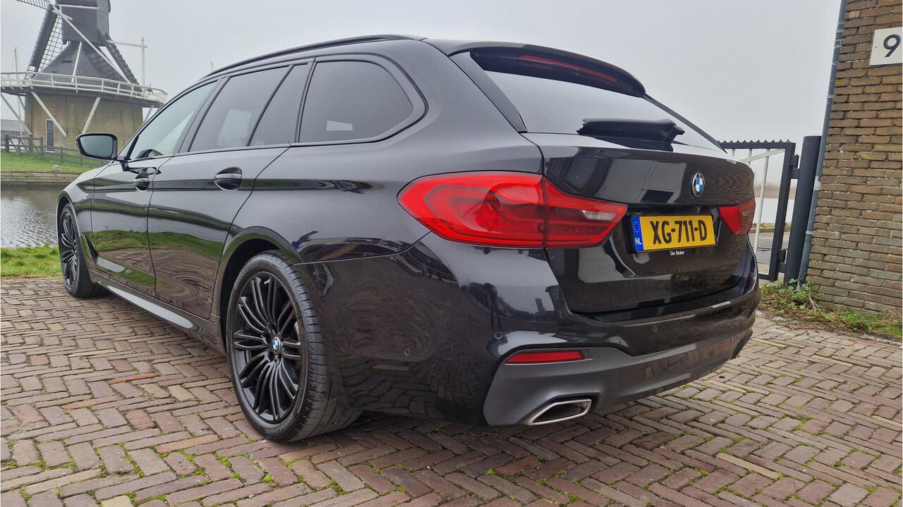 BMW 5-SERIE Touring 520d High Executive ACC / M-Pakket / Virtual display / Stoel verwarming & verkoeling / Carplay / Memory