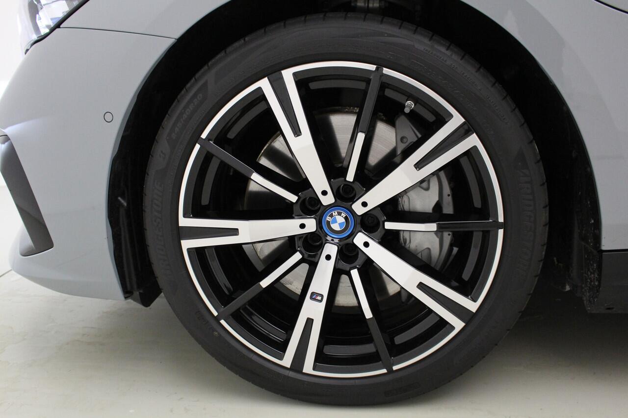 BMW 5-SERIE 550e xDrive M-Sport | Trekhaak | CoPilot | 20" | Bowers & Wilkins Surround | 489 pk