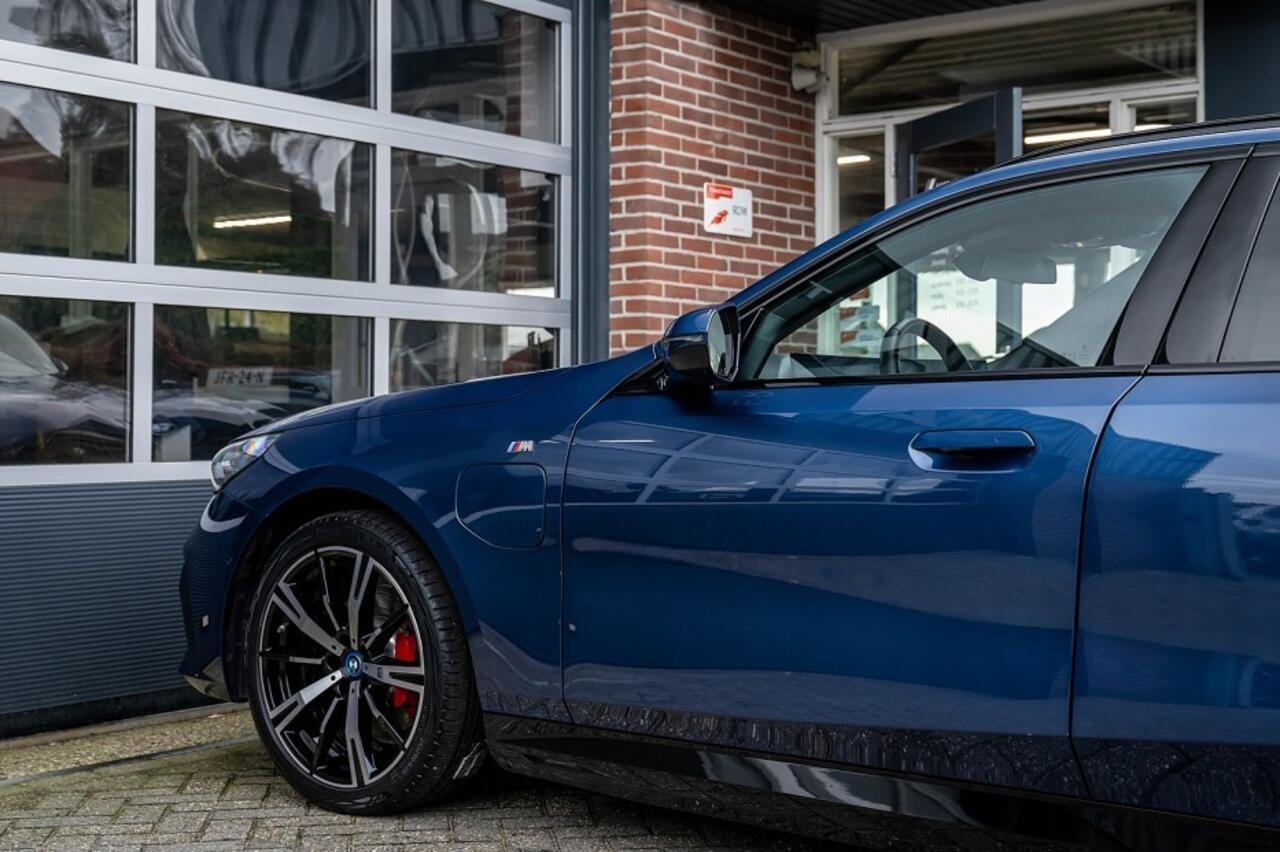 BMW 5-SERIE 530e xDrive M Sport Pro | Driving Ass. Prof. | Harman/Kardon | Keyless | Camera | Trekhaak | 20' Inch |