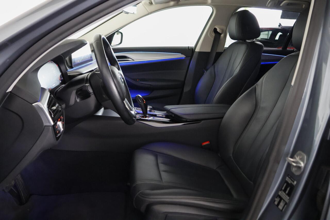 BMW 5-SERIE Touring 520i Business Edition Cruise / Navi / Carplay / Camera / Trekhaak