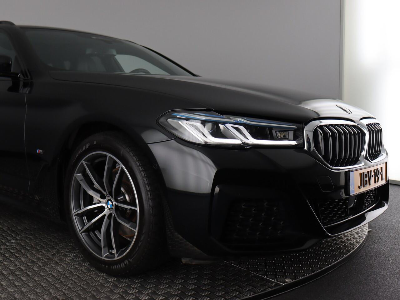 BMW 5-SERIE Touring 520i High Executive (Pano / Laser / Head Up / ACC / Luchtvering / Navi)