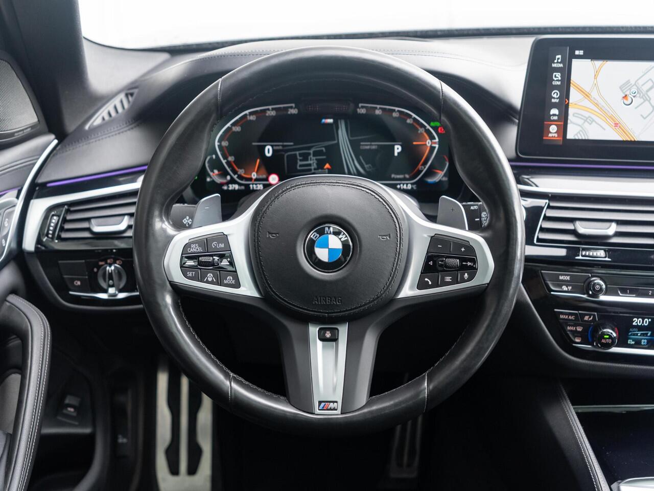 BMW 5-SERIE Touring 530i | High Executive | M Sportpakket | Harman Kardon | Verwarmd Stuurwiel | Comfort Access | Achteruitrijcamera | Panoramadak | Stoelverwarming | Head-Up Display