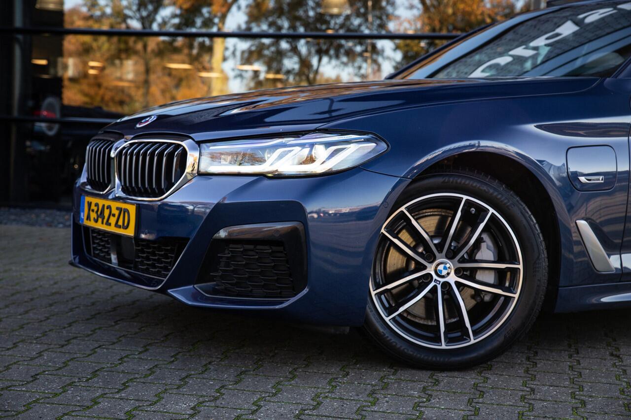 BMW 5-SERIE Touring 530e xDrive High Executive M-Sport , 4 wielsturing Panoramadak, Adap. cruise, Trekhaak, Laser