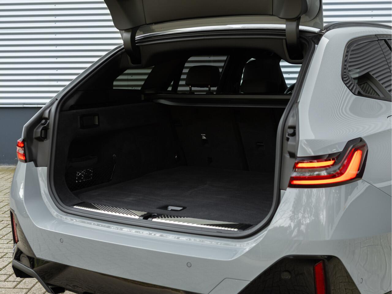 BMW 5-SERIE Touring 520d xDrive - M-Sport Pro - Pano - Trekhaak - ACC - Harman Kardon