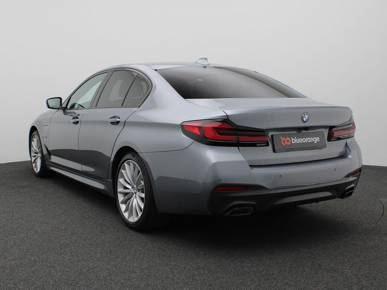 BMW 5-SERIE 545e xDrive High Executive 394PK Aut. M-Sport, Pano-Schuifdak, SOH 90%, M-Sport, Head-Up Display, Stoel-Stuurverwarming, Stoelkoeling, Memorystoel, 360gr. Camera, Keyless