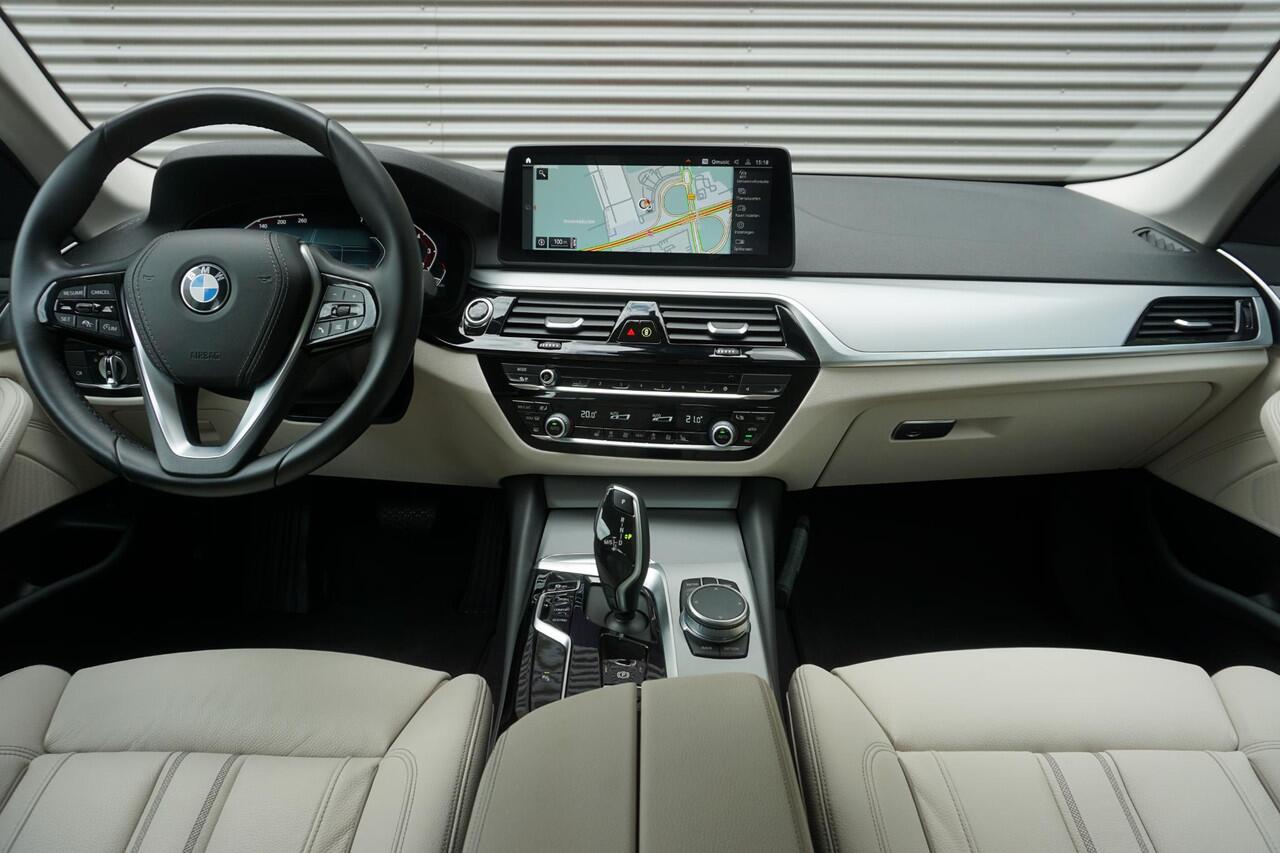 BMW 5-SERIE Sedan 520i Active Cruise | Head-Up | Comfortstoel | Parking Assistant | HiFi System