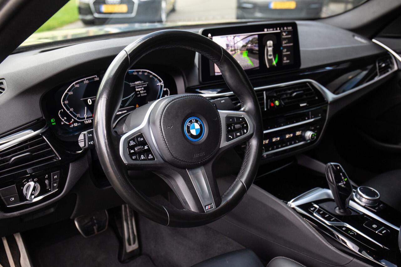 BMW 5-SERIE 545e xDrive Business Edition Plus M-Sport , Panoramadak, Adaptive cruise, Achteruitrijcamera, Sfeerverlichting,