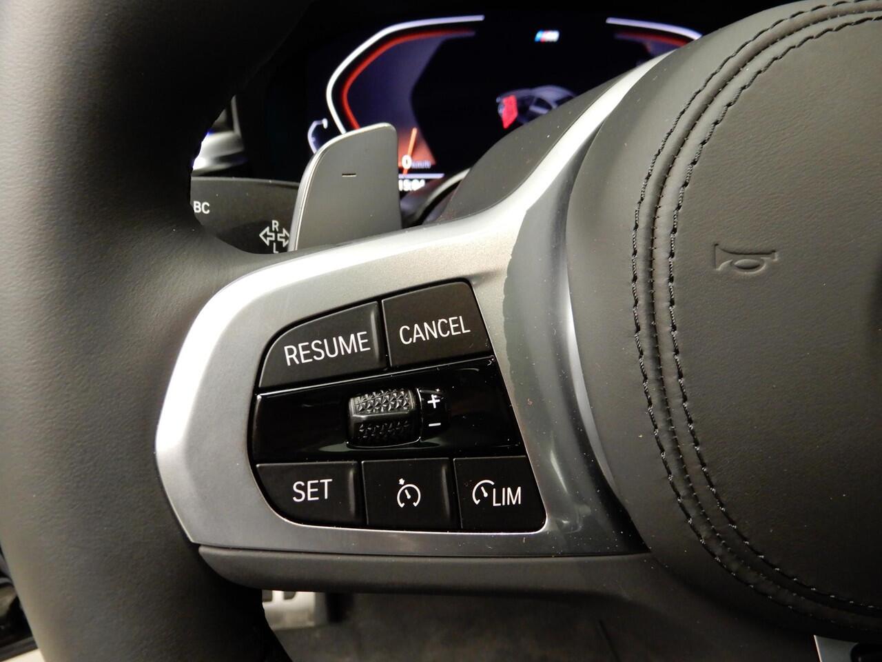 BMW 5-SERIE Sedan 530i | M-Sportpakket | Laserlicht | Leder | Navigatie | Schuifdak | Trekhaak | DAB | Hifi speakers | Alu 20 inch