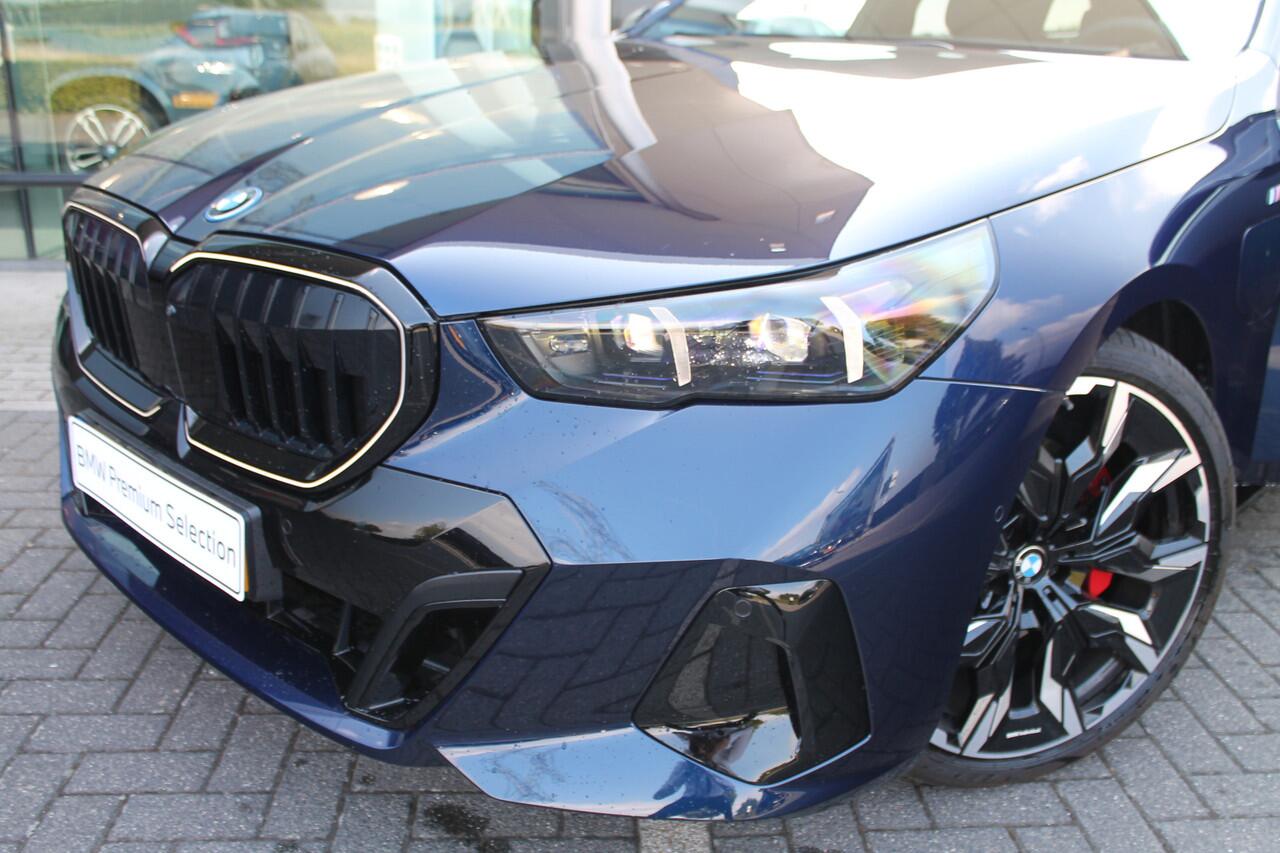 BMW 5-SERIE Touring 530e M Sport Automat / Panoramadak / Trekhaak / Stoelventilatie / Adaptieve LED / Parking Assistant Plus / Comfort Access