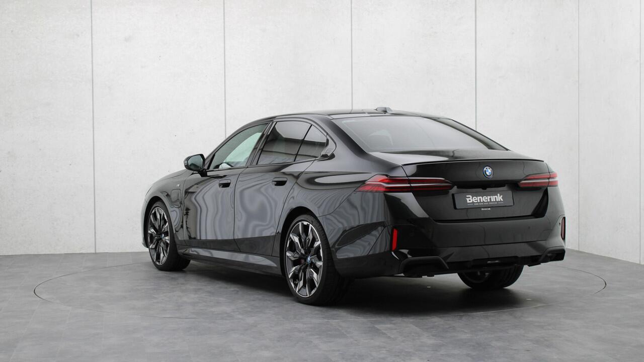 BMW 5-SERIE 550e xDrive M-Sport Pro | Bowers & Wilkins | Stoelventilatie | Panoramdak | Trekhaak | Carbon