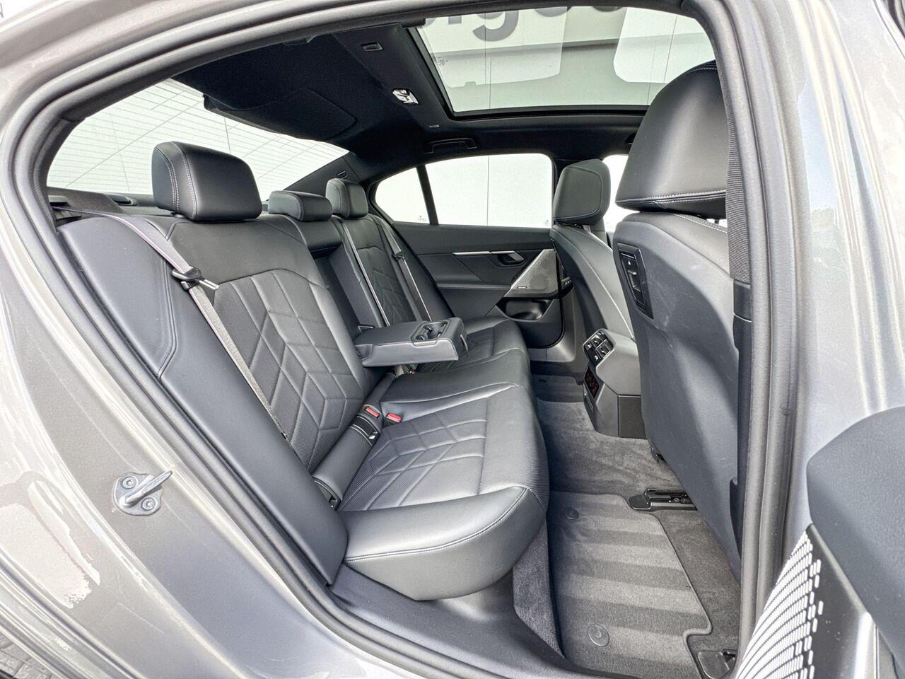 BMW 5-SERIE Sedan 530e | M Sport | Innovation Pack | Panoramadak