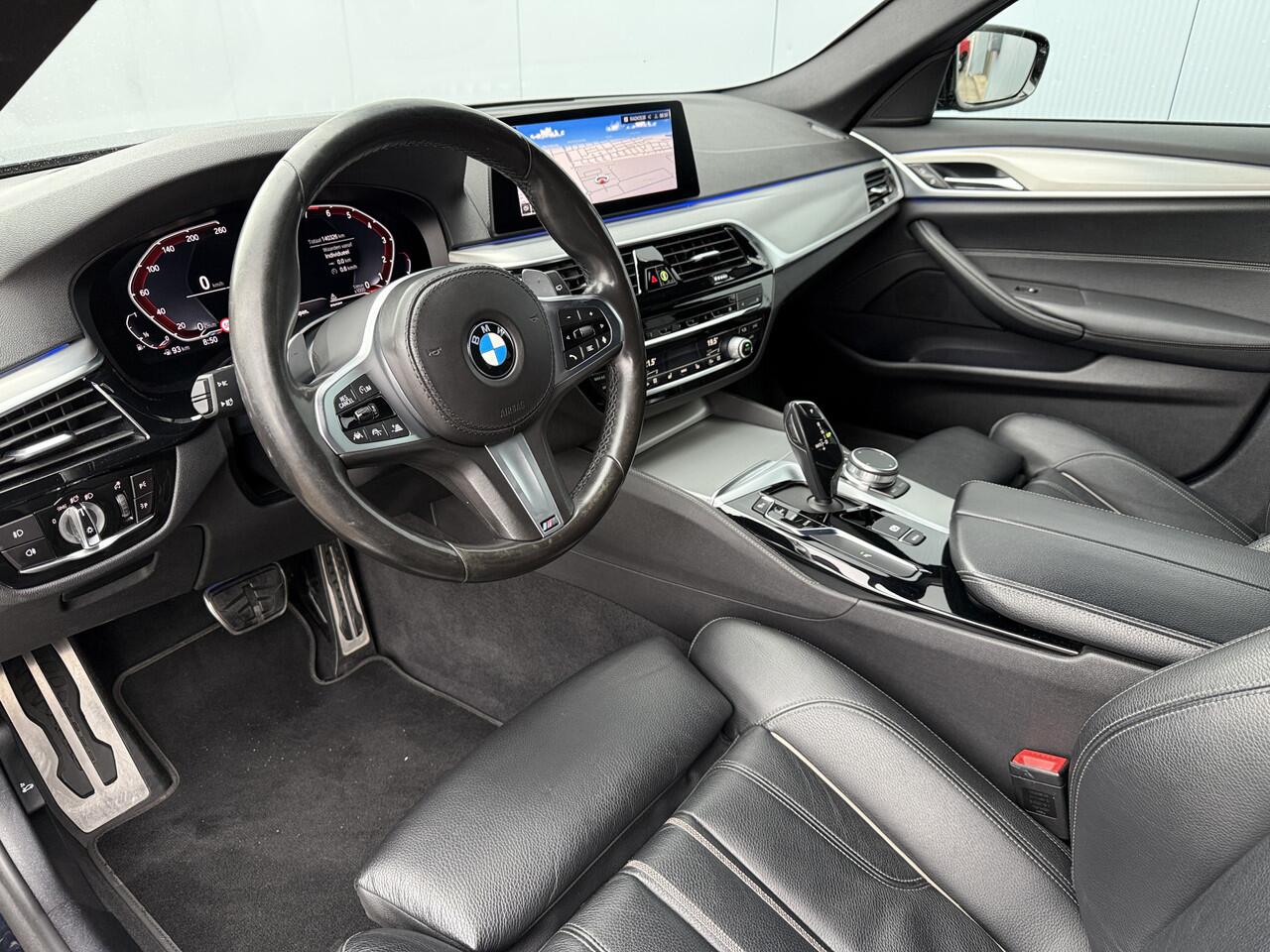 BMW 5-SERIE Touring 540i xDrive High Executive M-Pakket/Trekhaak/Carplay.