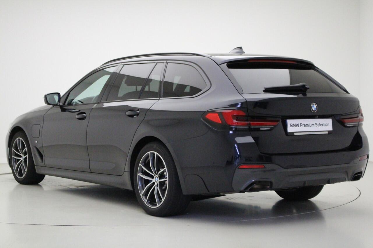 BMW 5-SERIE Touring 530e M-Sport | Trekhaak | Harman Kardon | Panorama | Active Cruise Control | Head-Up | Privacy glass