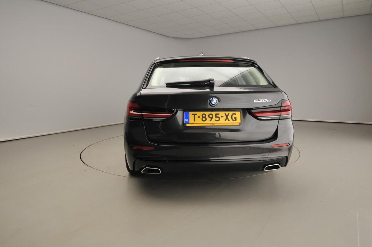 BMW 5-SERIE Touring 530e | LED | Navigatie | Sportstoelen | Chrome line | Stoelverwarming | DAB | Alu 18 inch