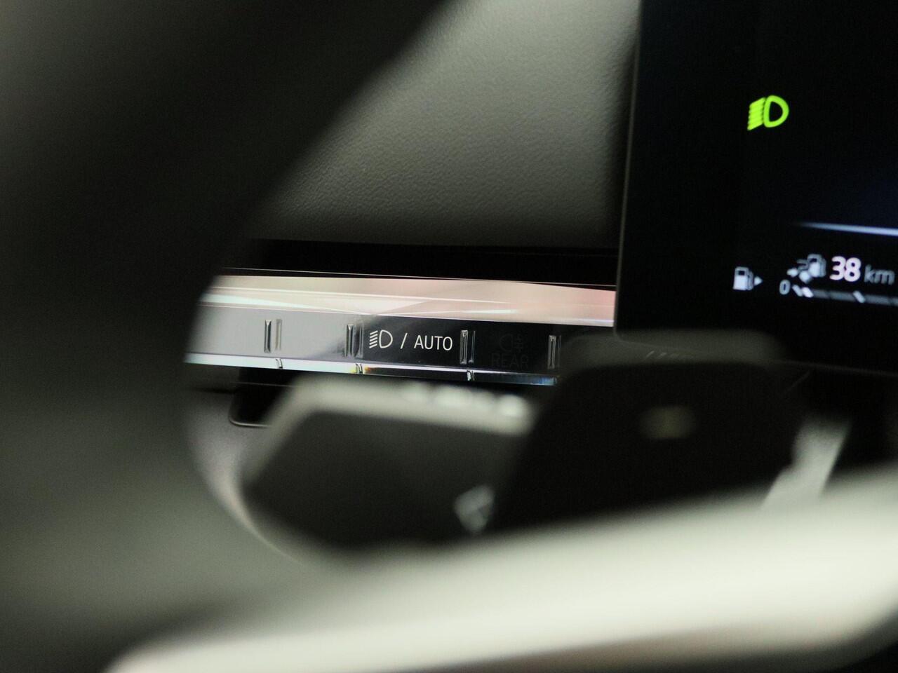 BMW 5-SERIE Touring 550e xDrive Driving Assistant | Achteruitrijcamera | Stoelventilatie | Harman-Kardon | Trekhaak | 19''