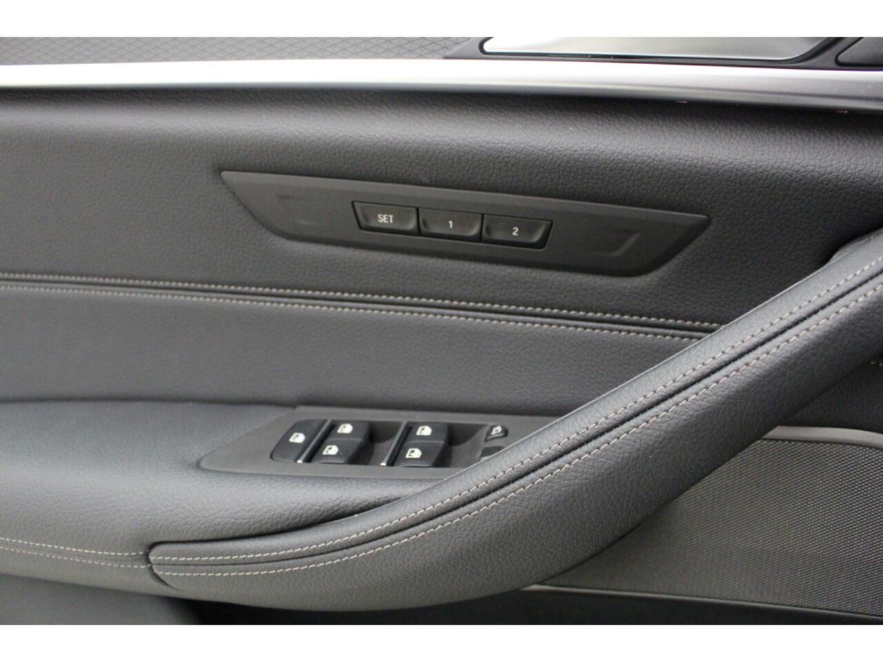 BMW 5-SERIE 530e M-Sport | Trekhaak | Harman Kardon | Driving Assistant Professional | High Executive | Comfortzetels