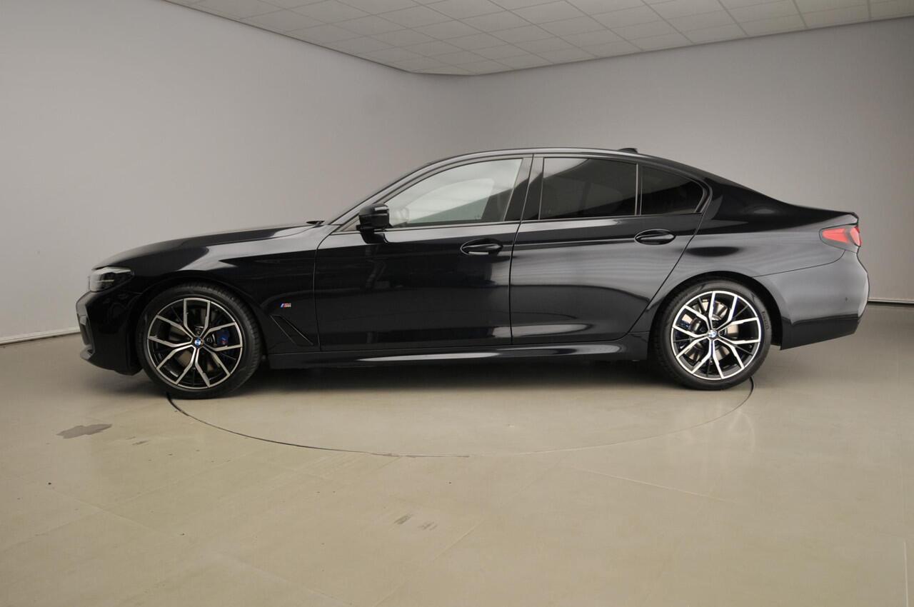 BMW 5-SERIE Sedan 540i | M-Sportpakket | LED | Leder | Navigatie | Comfortzetels | Stoelverwarming | DAB | Harman-kardon sound | Alu 19 inch