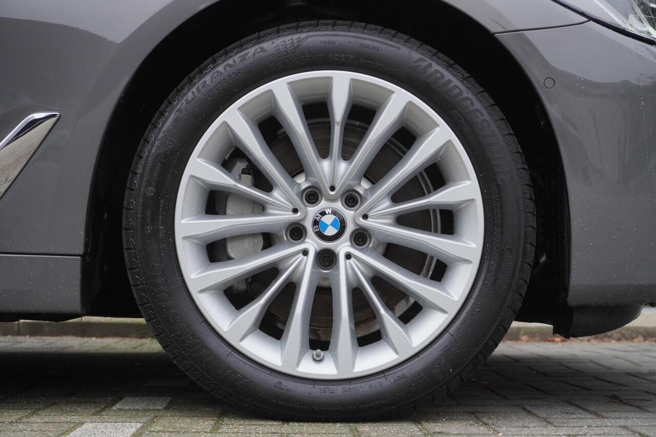 BMW 5-SERIE Sedan 530e High Executive | Luxury Line | Parking Pack | Driving Assistant | Parking Assistant Plus | HIFI System Harman Kardon