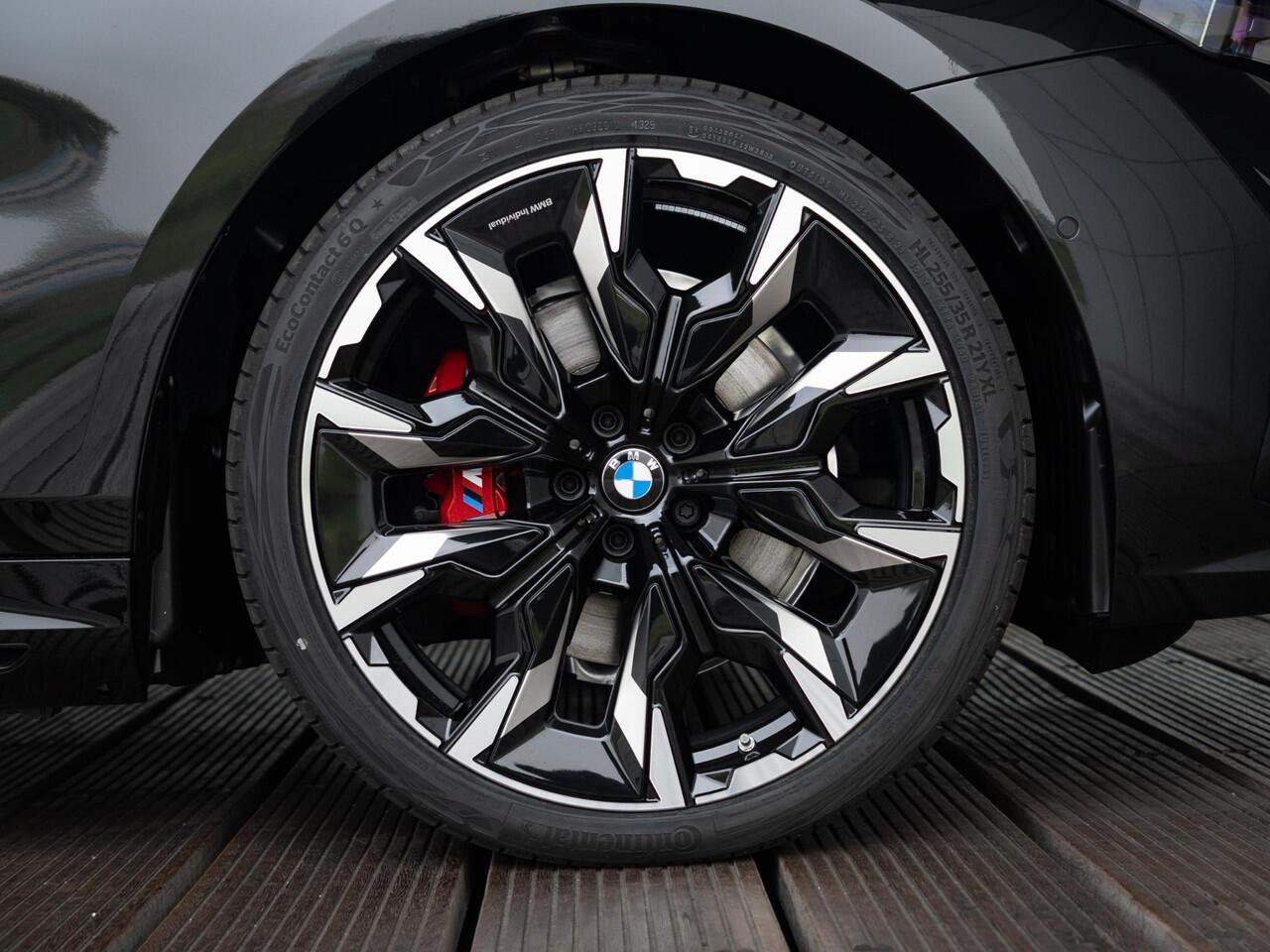 BMW 5-SERIE Touring 530e | M Sportpakket Pro | Innovation Pack | Bowers & Wilkins | Verwarmd Stuurwiel | Comfort Access | Stoelventilatie | Panoramadak | Trekhaak