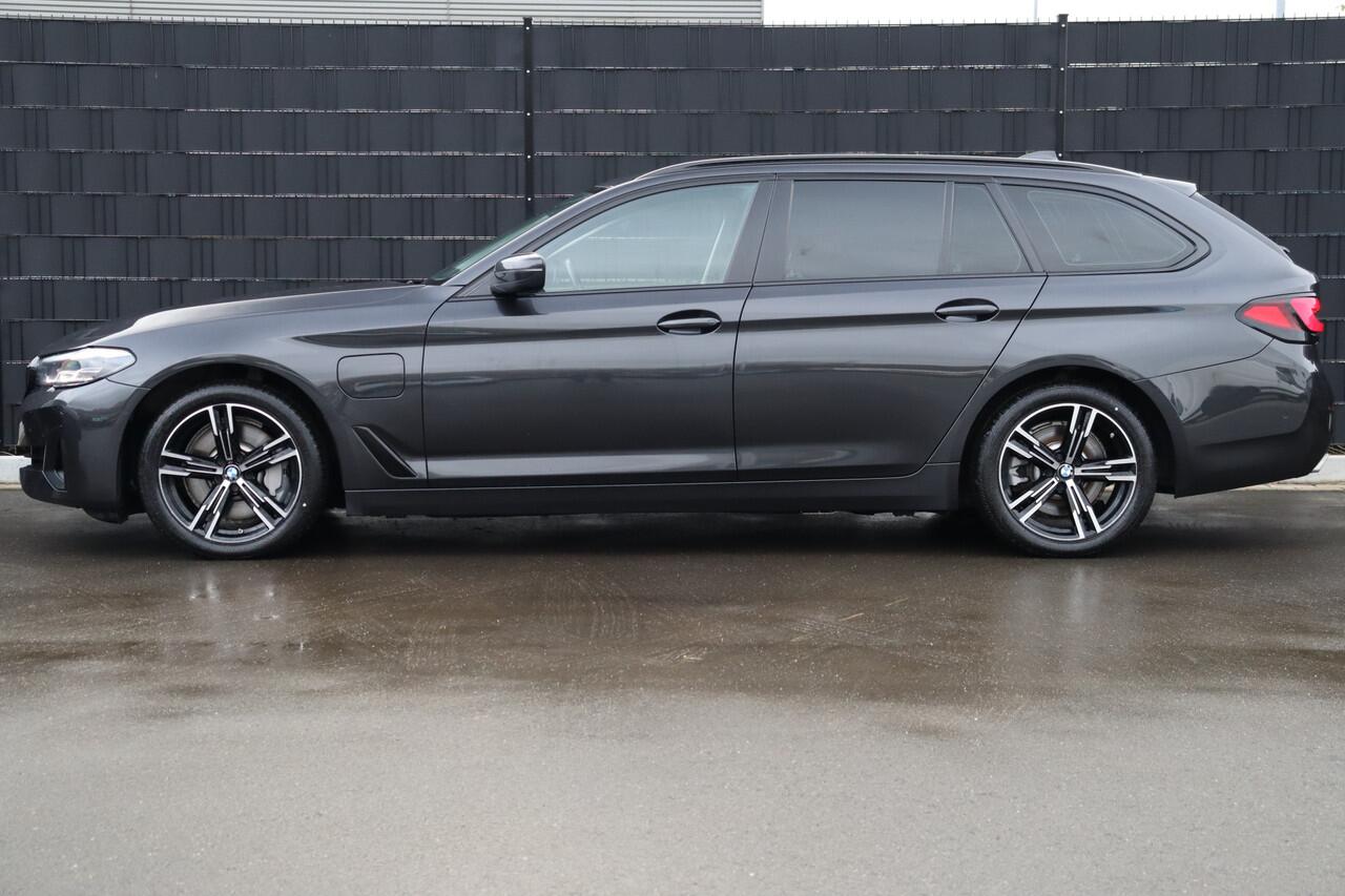 BMW 5-SERIE Touring 530e xDrive Executive PHEV | Navigatie | Cruise Control | Climate Control | Stoel-/Stuurverwarming | Elek. Trekhaak