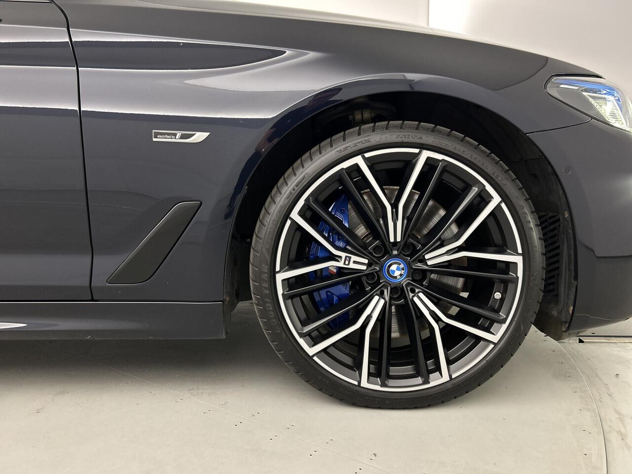 BMW 5-SERIE 545e 6 Cillin 286 PK XDrive M-Sport Schuif-dak/M-Remm/Laser/20LMV