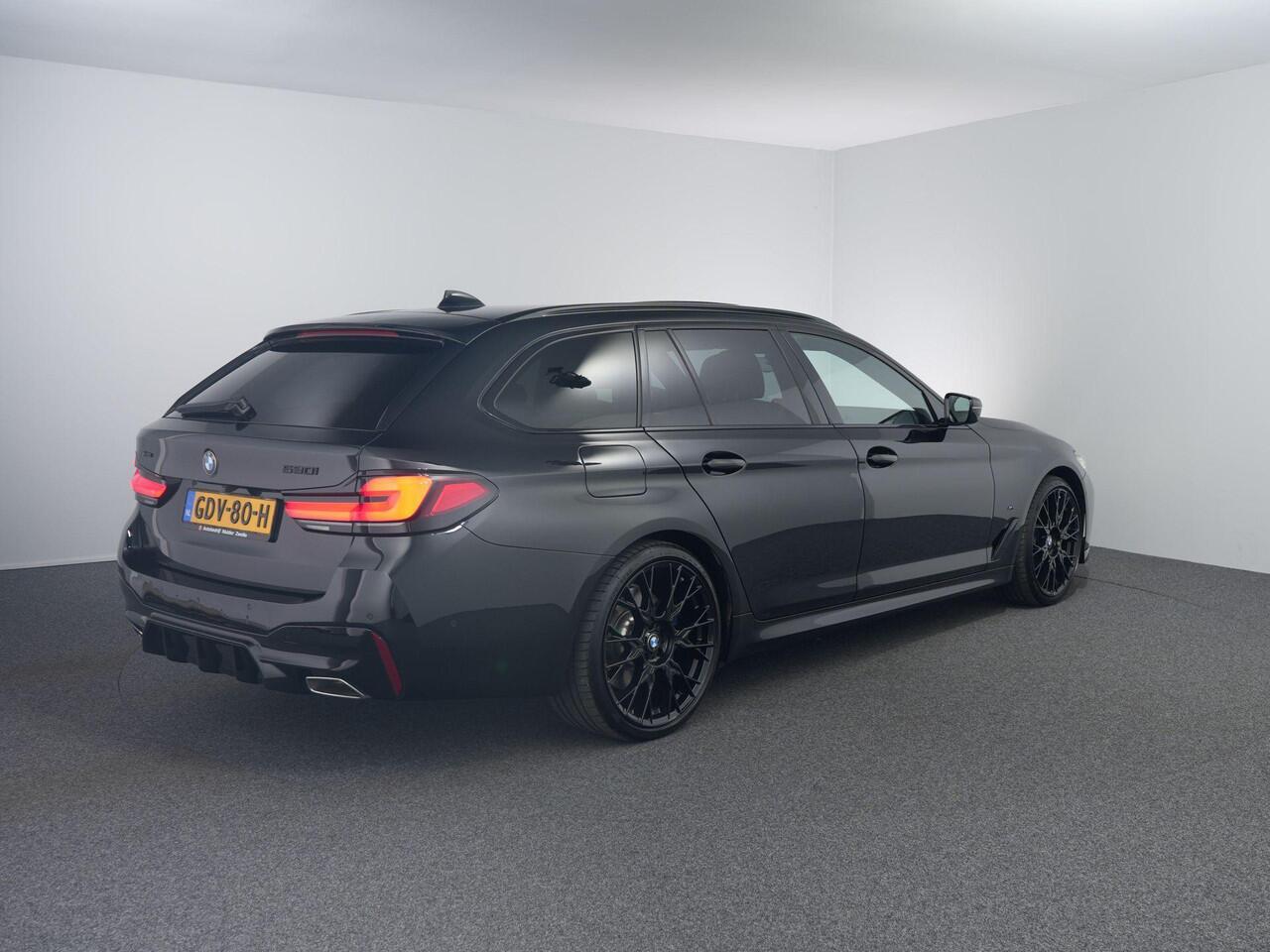 BMW 5-SERIE Touring 530i xDrive High Executive M-Sport | 4wielsturing | HUD | Pano | M remmen | 20 inch |