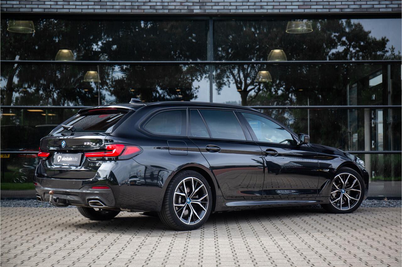 BMW 5-SERIE Touring 530e M-Sport , Shadowline, Adaptive Cruise, Trekhaak, Eerste eigenaar