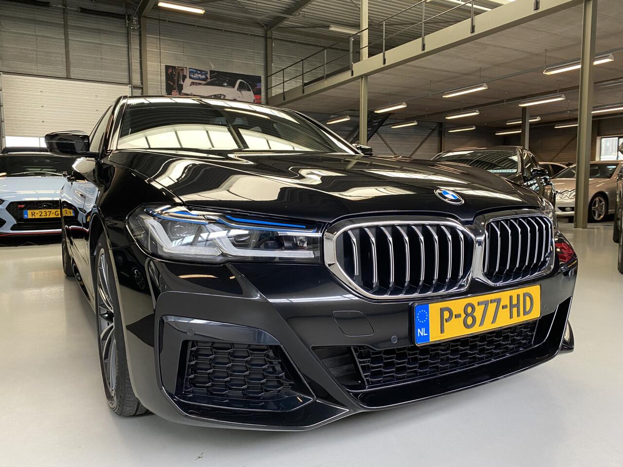 BMW 5-SERIE 520i Edition Plus M pakket, Pano, 19inch Sfeerverlichting