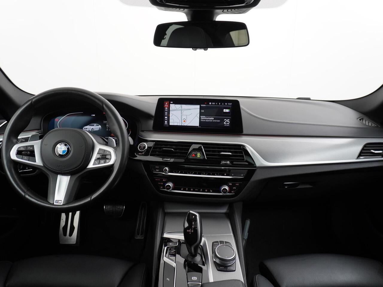 BMW 5-SERIE 520i High Executive Edition M Pakket | Leder | Schuifdak | Memory |