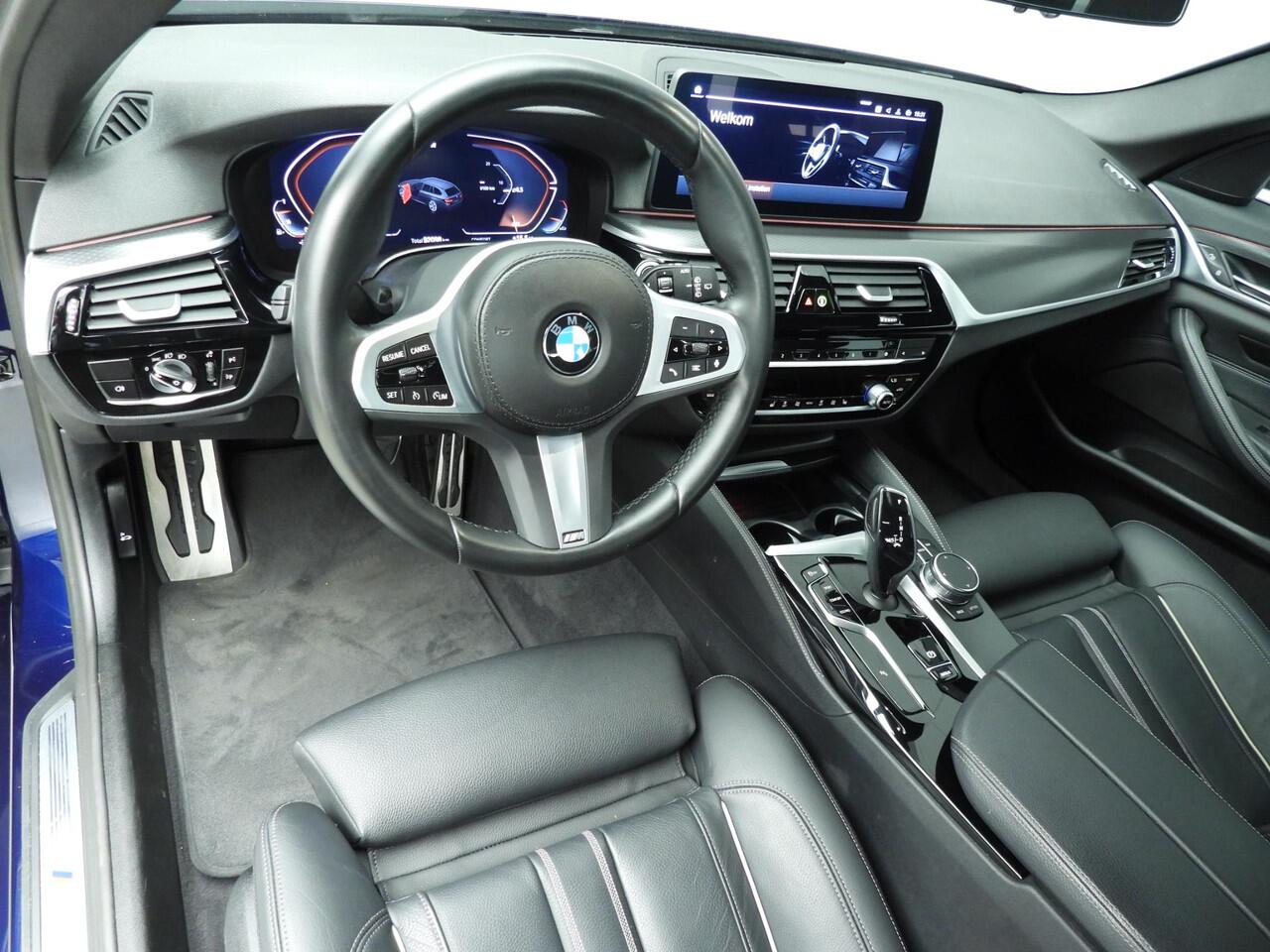 BMW 5-SERIE Touring 520i | M-Sportpakket | LED | Leder | Navigatie | Comfortzetels | Chrome line | DAB | Hifi speakers | Alu 18 inch