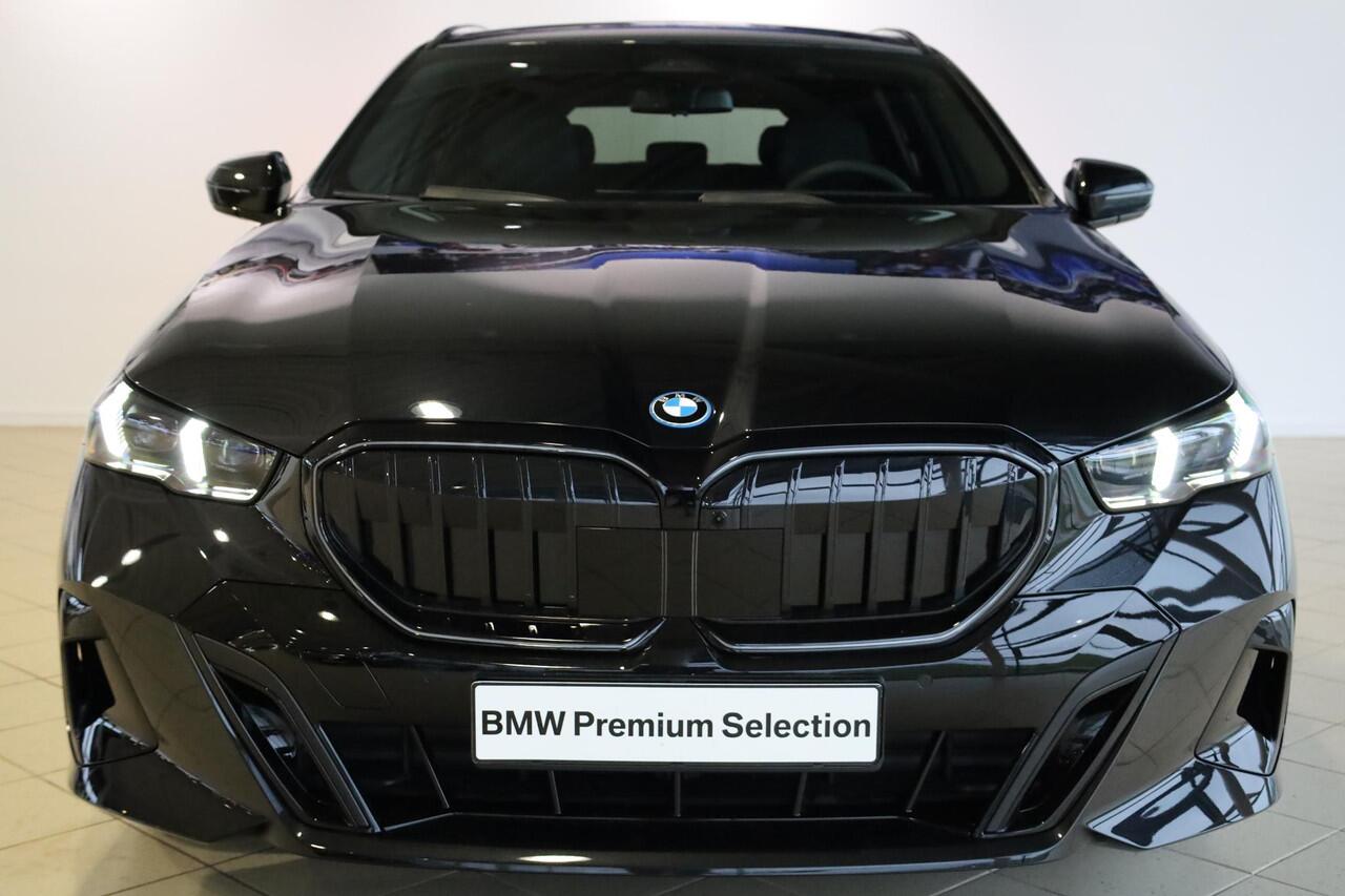 BMW 5-SERIE Touring 530e M Sportpakket Pro | Comfortstoelen | Bowers & Wilkins | Elektr. Trekhaak