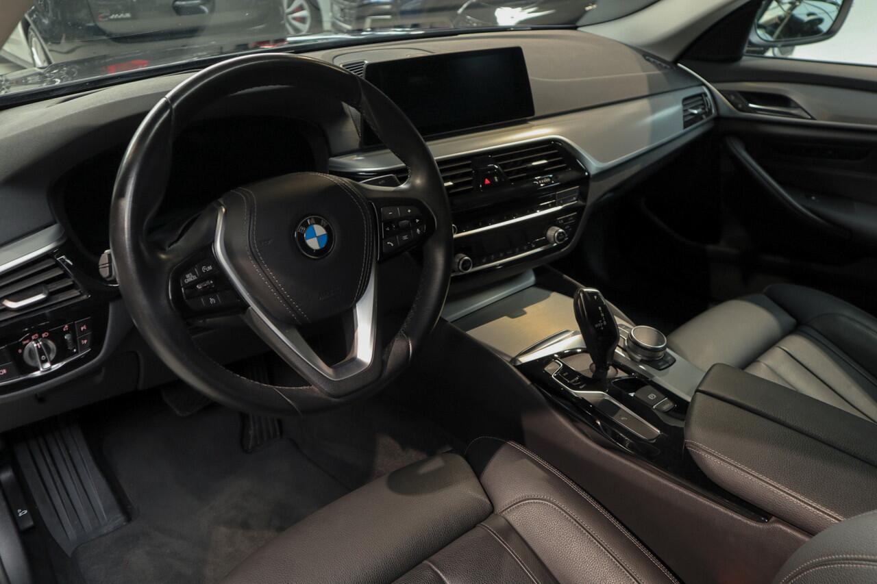 BMW 5-SERIE 530i Head-up Memory seats Navi Leer Camera Climate (3-zone) Stoelverwarming voor & achter Sportstoelen Virtual PDC LM velgen BTW auto