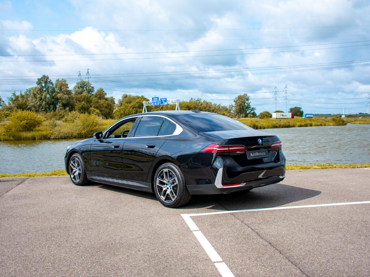 BMW 5-SERIE 550e xDrive | Adapt. LED | Adapt. Cruise | Stoelverwarming | Harman Kardon | 360 Camera | Elek. Trekhaak