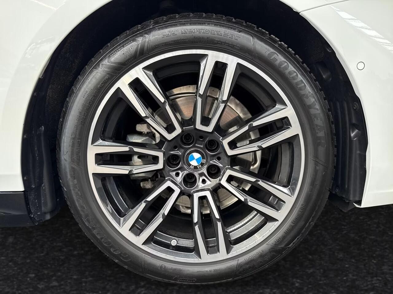 BMW 5-SERIE Touring 520iA M-SPORT ** ADAPT. LED, LEDER, PANORAMA, TREKH, H&K SOUND, DR. ASS+ ** 1e EIG - UNFALLFREI ** ** INFORMEER OOK NAAR ONZE AANTREKKELIJKE FINANCIAL-LEASE TARIEVEN **