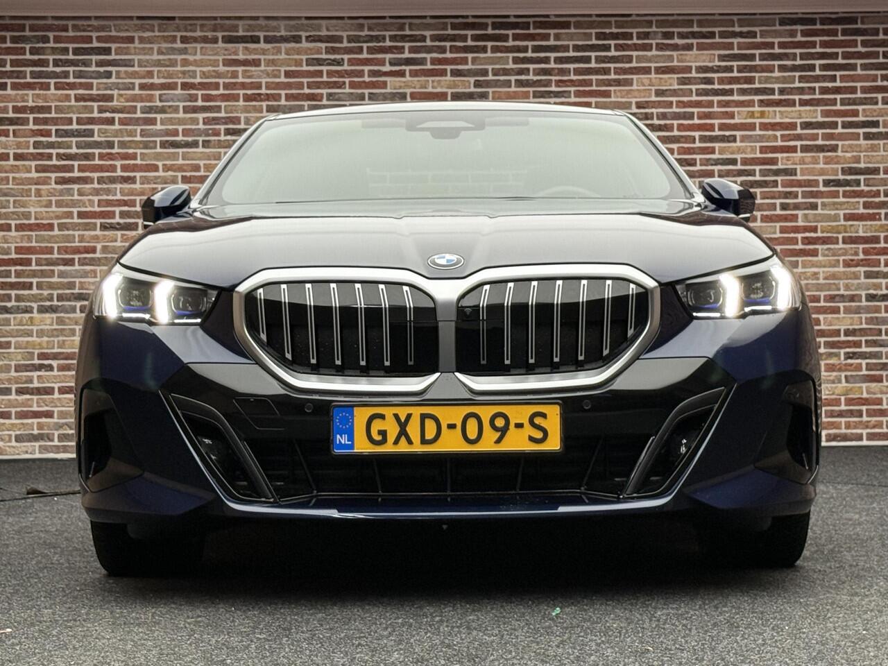 BMW 5-SERIE 520i M Sport Led Camera Harman Kardon BTW Headup
