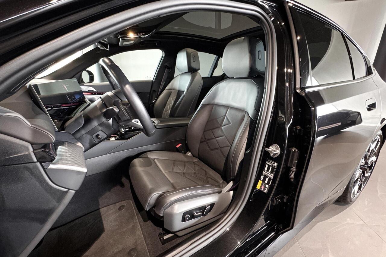 BMW 5-SERIE Sedan 550e xDrive | M Sport Pro | Bowers & Wilkins | Glazen Panoramadak | Head-up Display |