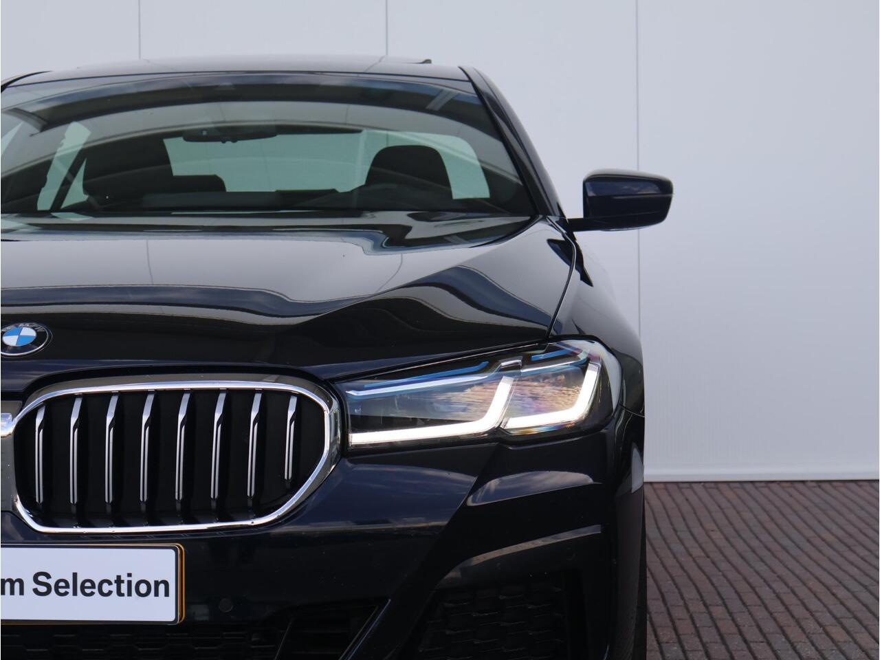 BMW 5-SERIE 530i High Executive Edition M Sportpakket/ Achteruitrijcamera/ Comfortstoelen/ schuif-/kanteldak/ Stoelverwarming/ Laserlight/ HiFi/ Head-Up/ 19 inch LM