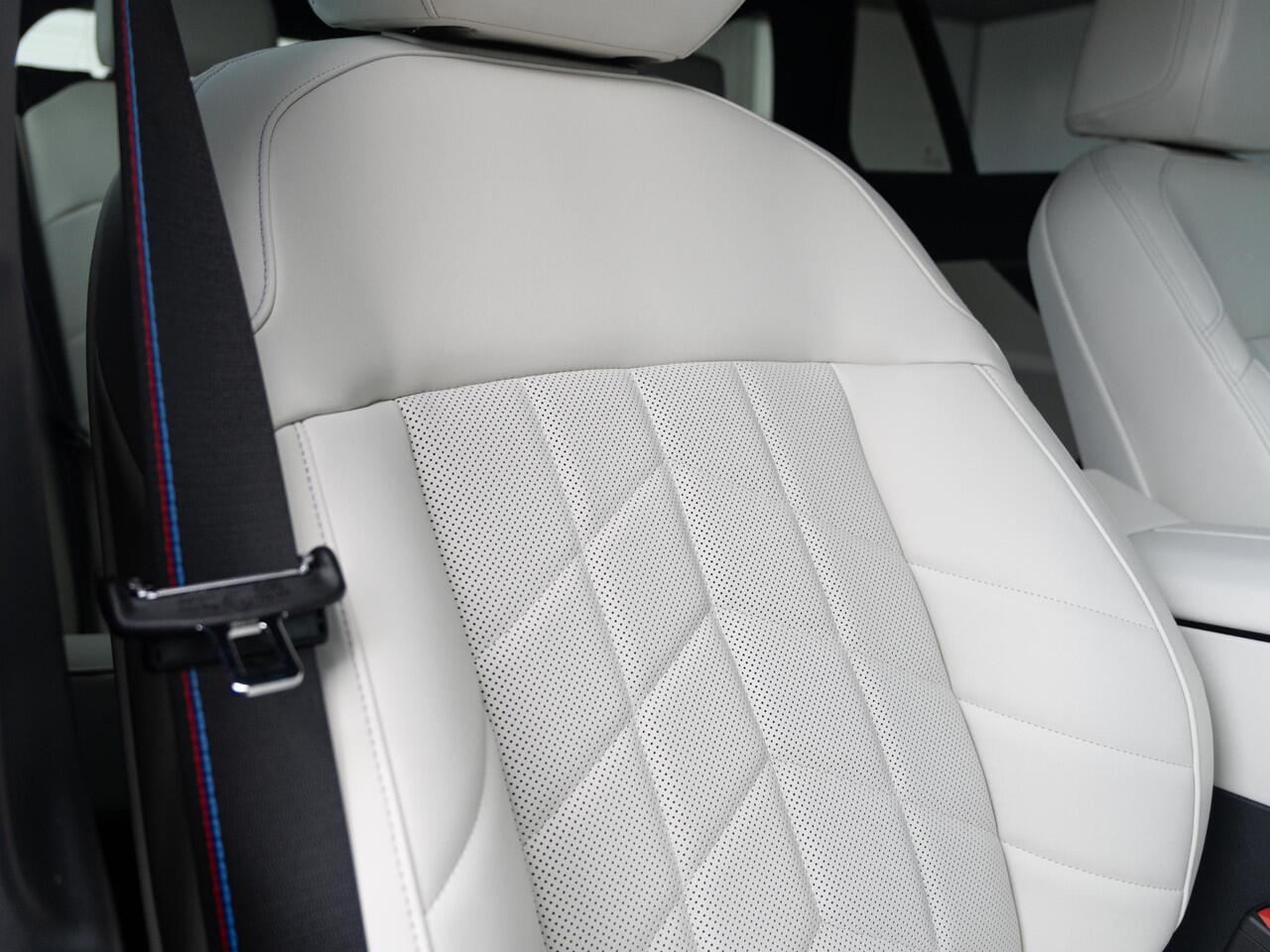 BMW 5-SERIE Touring 530e M Sportpakket Pro | Individual Lak | Innovation Pack | Comfort Pack | Elektr. Trekhaak