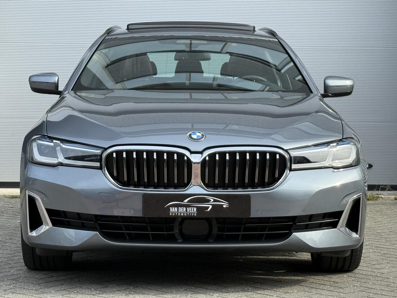BMW 5-SERIE Touring 530d Luxury Line Plus | Bowers & Wilkins | Head UP | Panoramadak