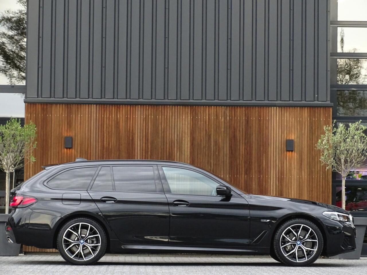 BMW 5-SERIE 530e 292PK / M-sport / Morel Audio / ACC / 2022