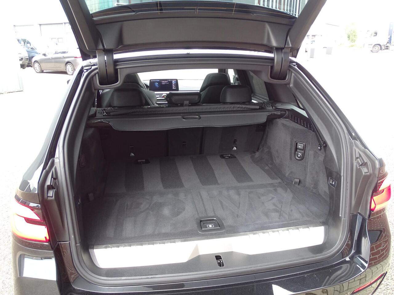 BMW 5-SERIE Touring 530e xDrive Business Edition Plus LASER KOPLAMPEN | HEAD-UP DISPLAY | PANORAMADAK | M-SPORT INTERIEUR | 360 CAMERA | WEGKLAPBARE TREKHAAK | DODEHOEK DETECTIE | ELEKTRISCHE STOELEN | STOEL/STUUR VERWARMING | FABRIEKSGARANTIE TOT MEI 2026 | NEDERLAN