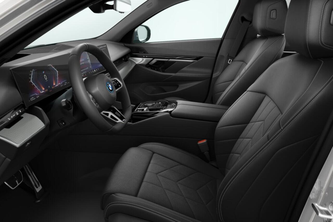 BMW 5-SERIE Sedan 530e M Sport Edition | M Sportpakket | Innovation Pack | Travel Pack | Comfort Pack