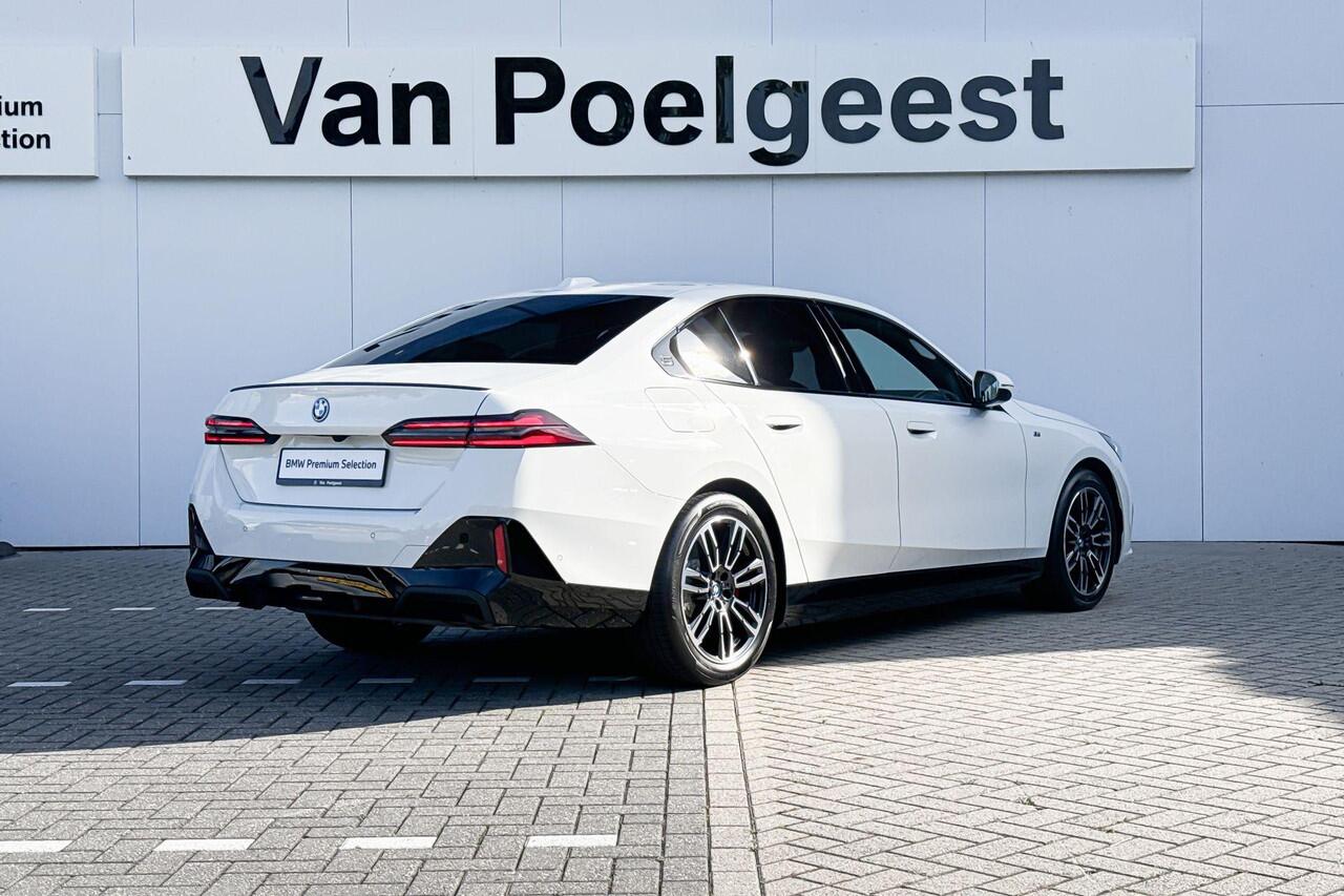 BMW 5-SERIE Sedan 550e xDrive | Selections | M Sport | Driving Assistant Professional | stuur verwarmd