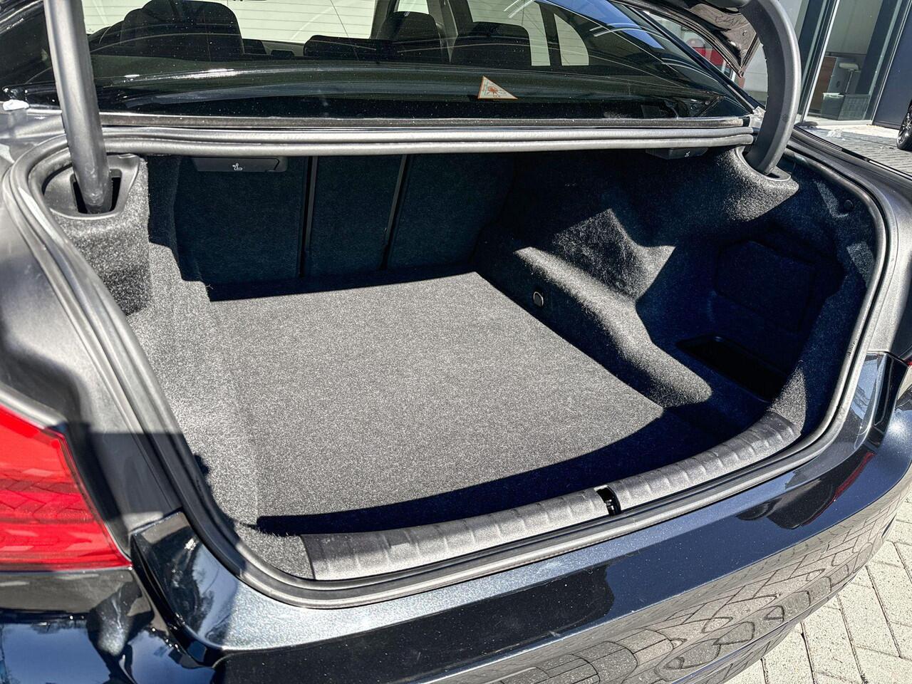 BMW 5-SERIE Sedan 520d xDrive High Executive | Selections