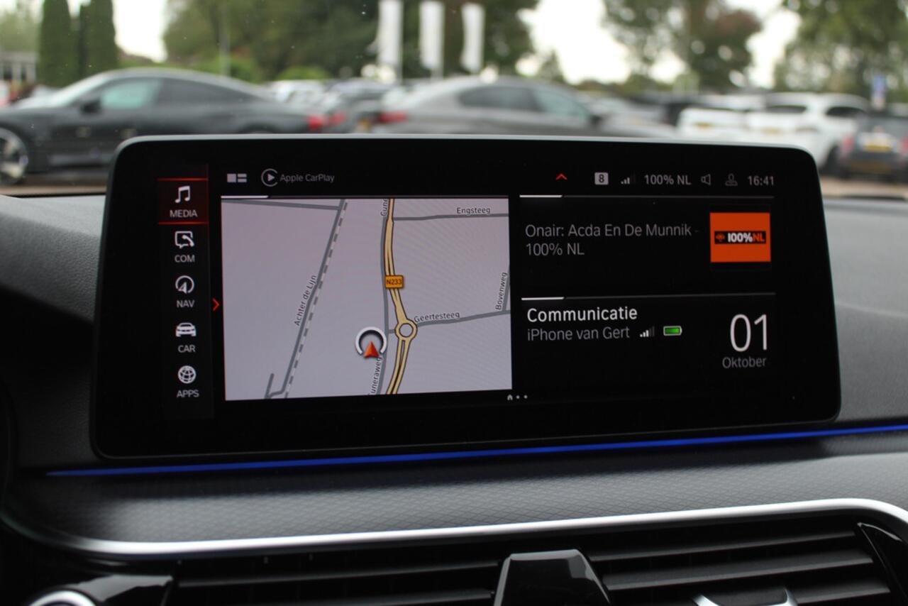 BMW 5-SERIE 530e xDrive High Exe. M Sport / Trekhaak / Schuifdak / Camera / Head-up / 19'' / CarPlay / Harman Kardon / Leder / Dodehoek / Stoelverwarming4x / ACC