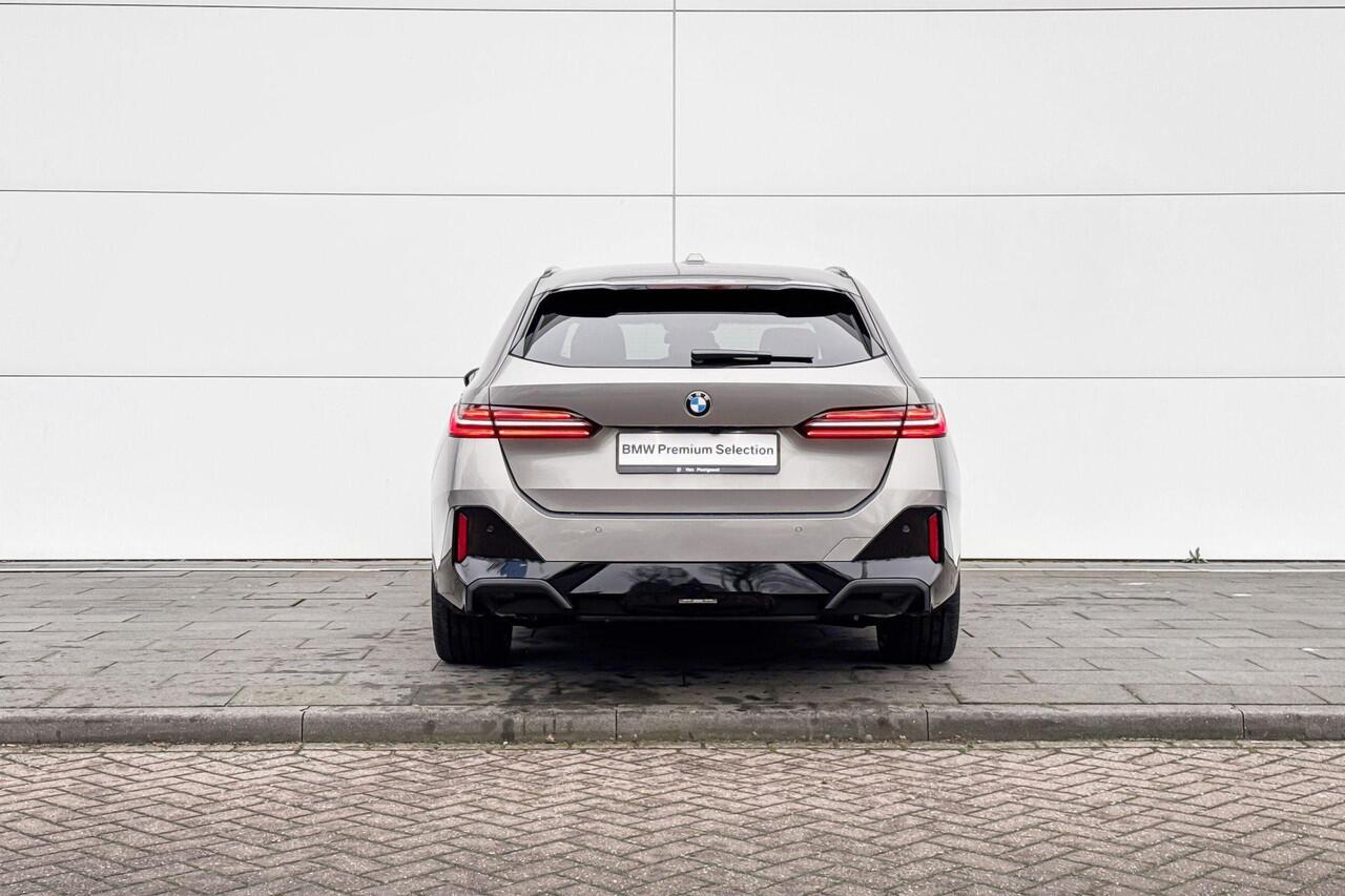 BMW 5-SERIE Touring 520i M-Sport | Selections | M Sport | Stoelverwarming | Achteruitrijcamera |