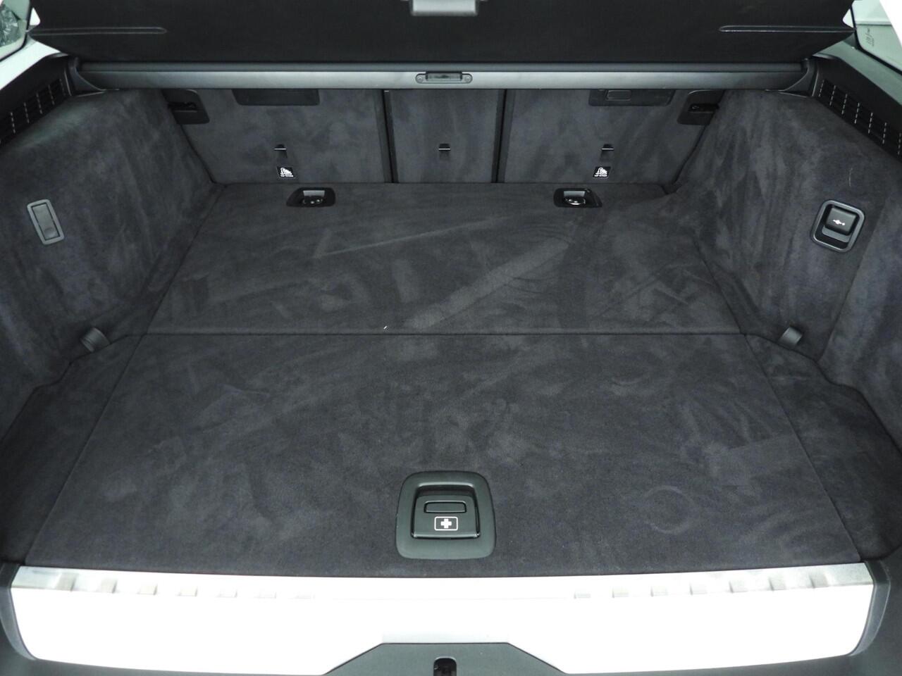 BMW 5-SERIE Touring 530e | LED | Navigatie | Sportstoelen | Chrome line | Stoelverwarming | DAB | Alu 18 inch