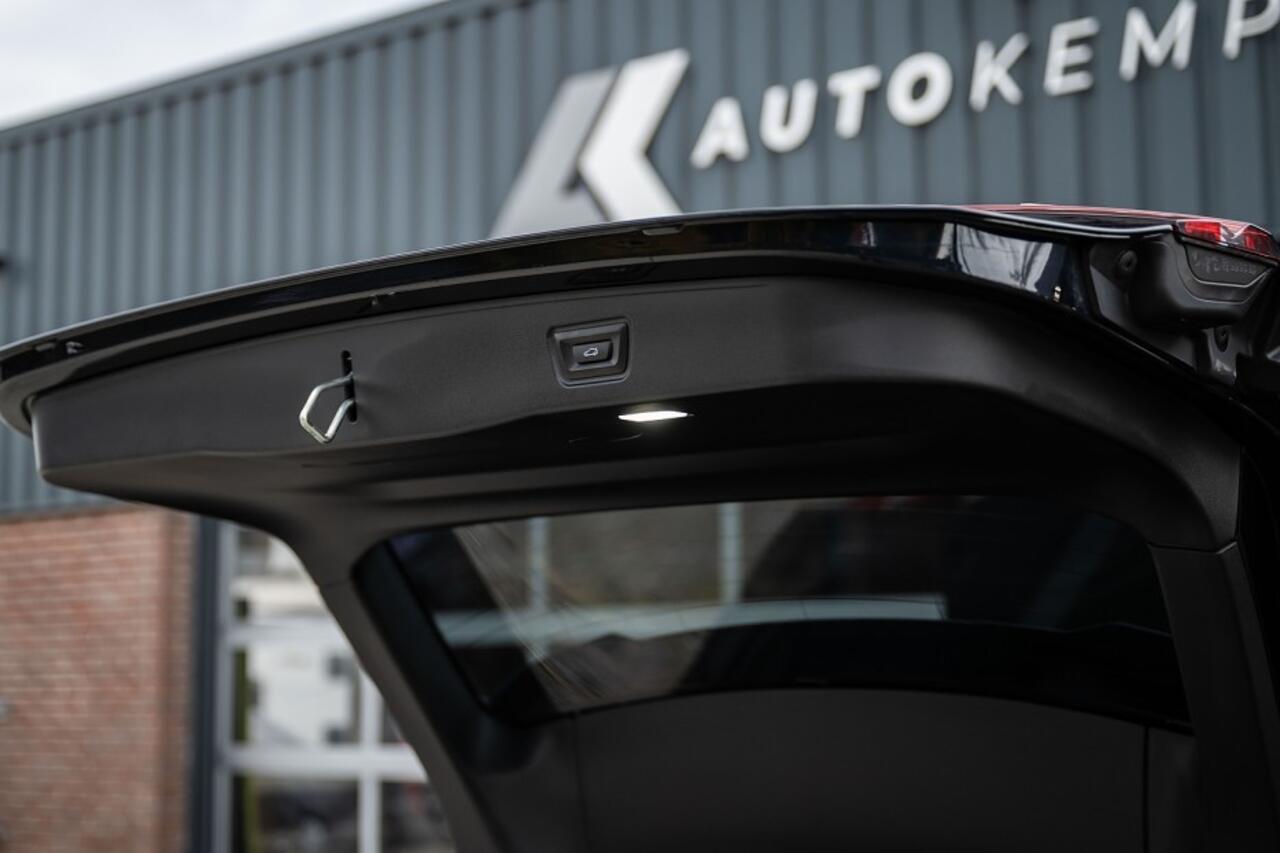 BMW 5-SERIE 530e M Sport | Shadow | Camera | Elek. Trekhaak | Driving Ass. Plus | 19 Inch |