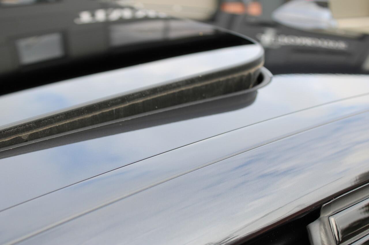 BMW 5-SERIE 520i Business Edition Plus M-Sport - Schuif kanteldak - Laserlight - 19 inch Goed onderhouden